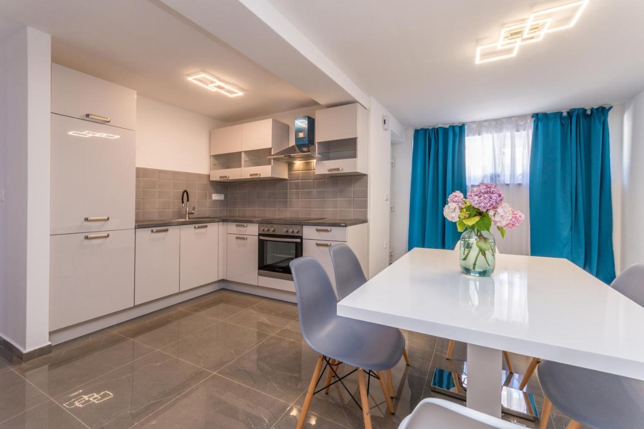 Apartment Jakov With A Pool 자다르 외부 사진